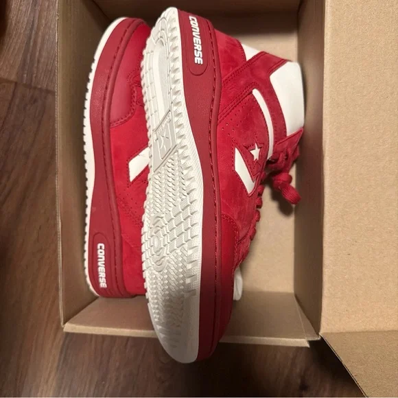 Converse Weapon Mid Red White A14832C Size  M 9.5 Brand New - Picture 4 of 6